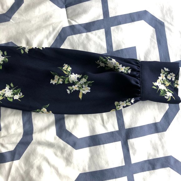 CUPCAKES AND CASHMERE BLOUSE SIZE S - Picture 7 of 9